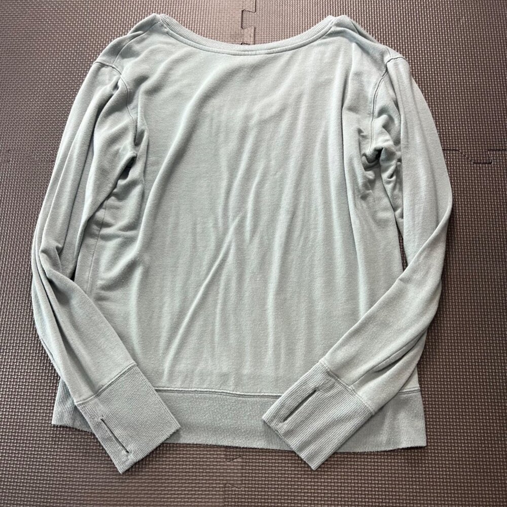 Athleta Small Long Sleeve V-Neck Pullover In Light Green With Ribbed Cuffs And H - Picture 2 of 5